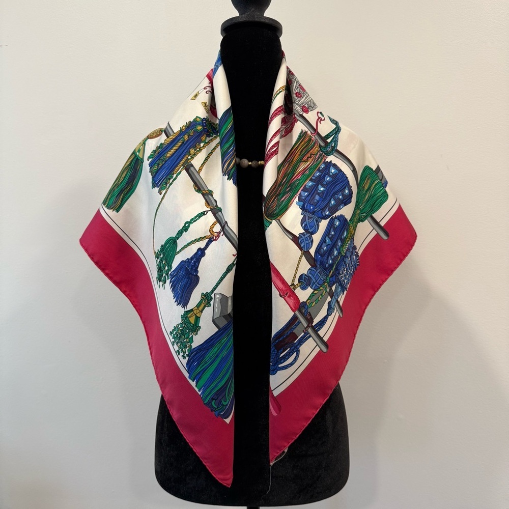 Hermes Silk Scarf 90 Carré Red Green Hand Rolled Made in France - Picture 3 of 12